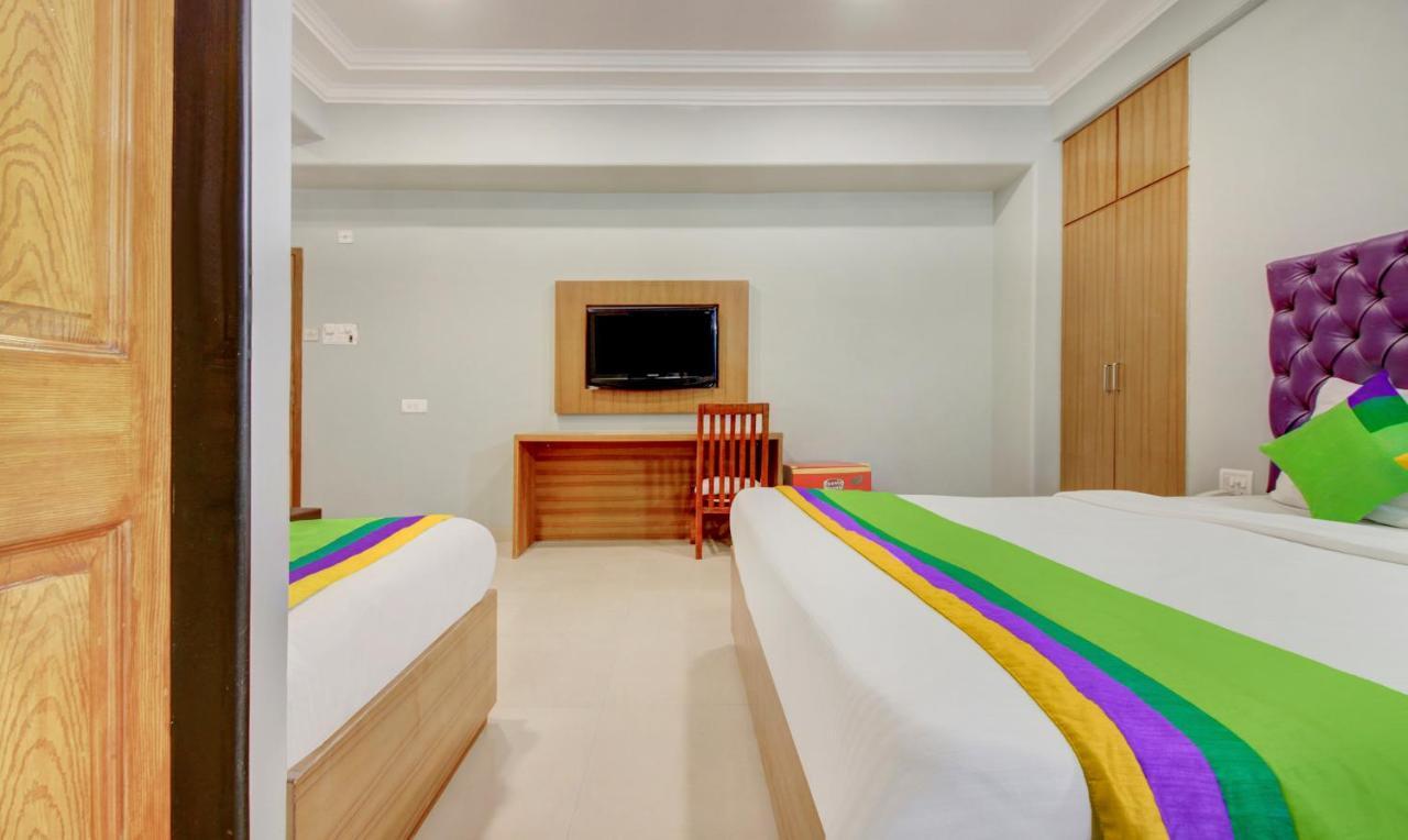 Treebo Cruz Royale Santacruz West Hotell Mumbai Eksteriør bilde