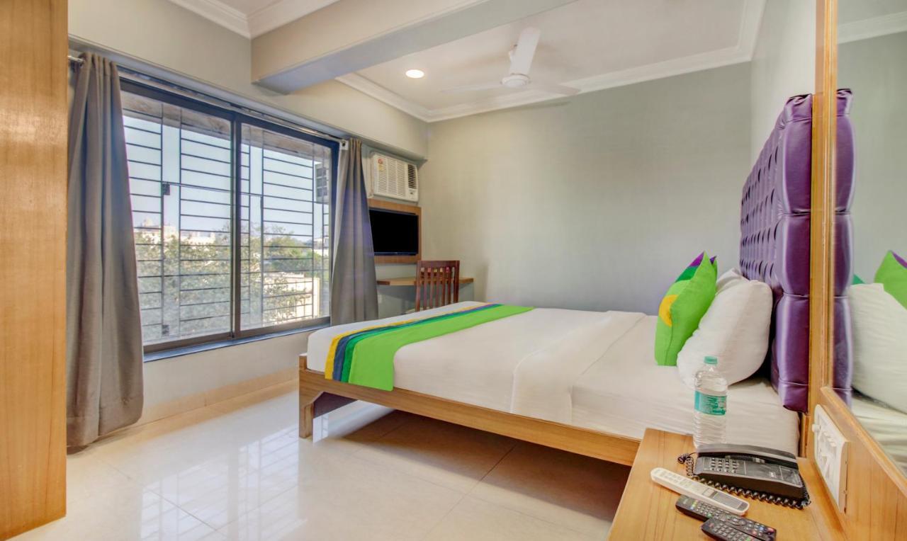 Treebo Cruz Royale Santacruz West Hotell Mumbai Eksteriør bilde