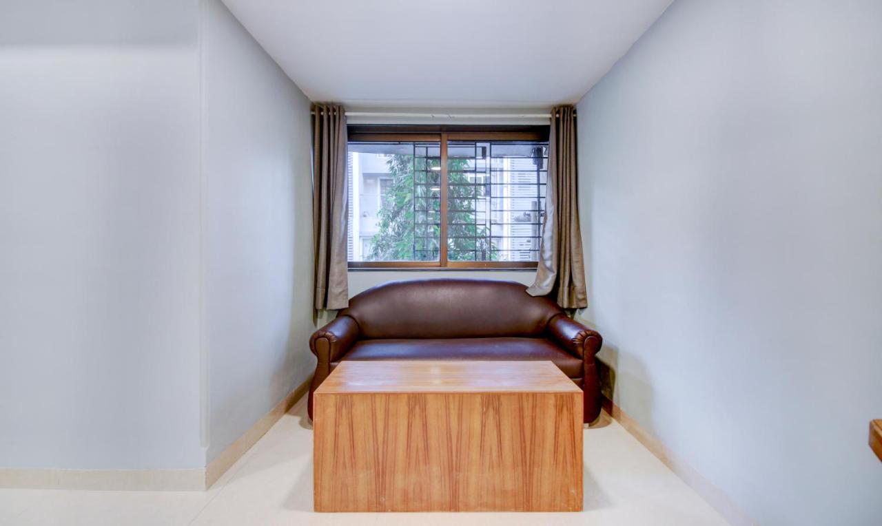 Treebo Cruz Royale Santacruz West Hotell Mumbai Eksteriør bilde