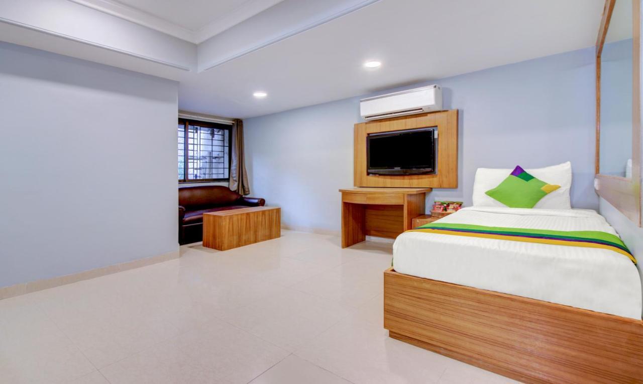 Treebo Cruz Royale Santacruz West Hotell Mumbai Eksteriør bilde