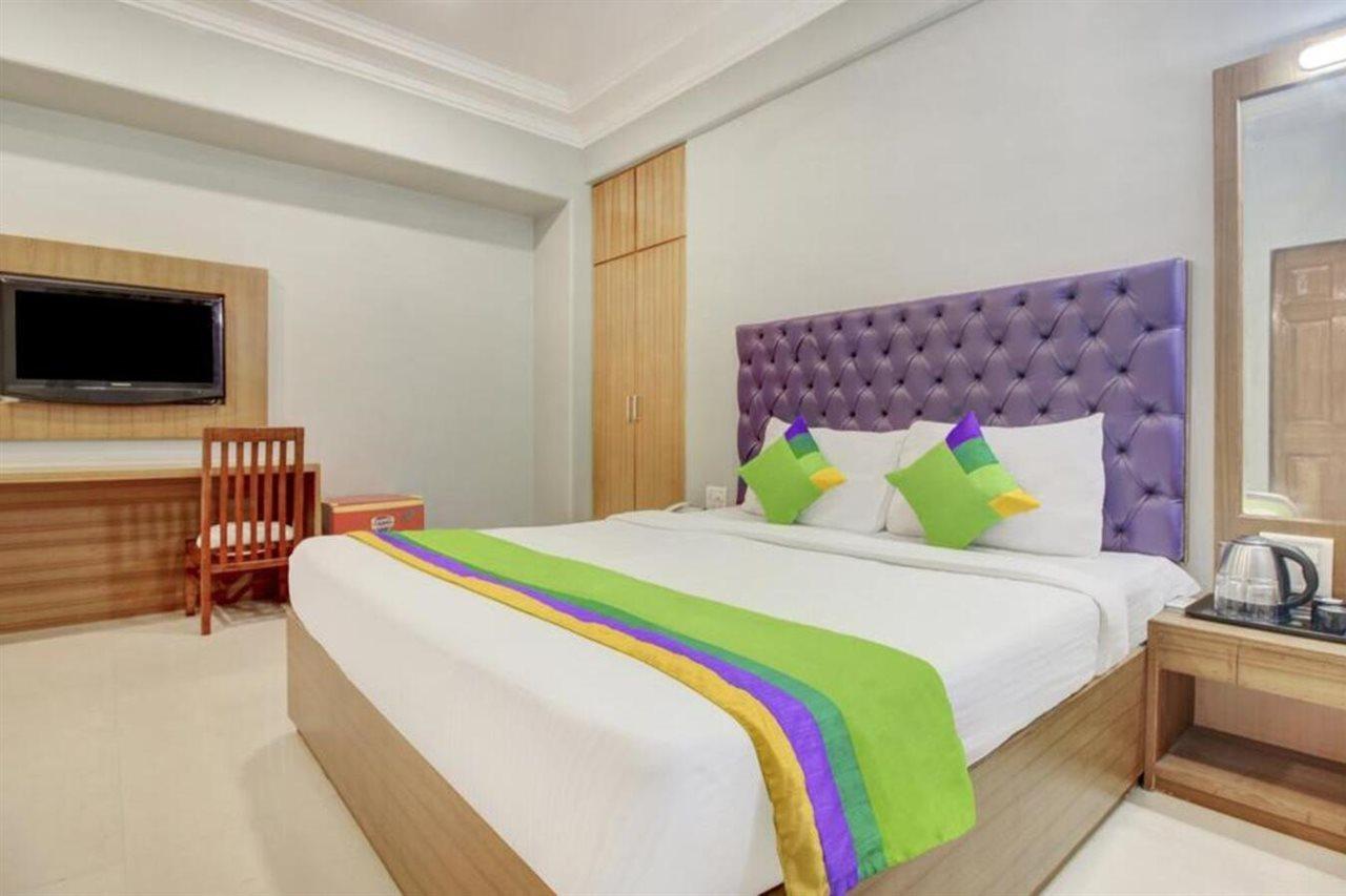 Treebo Cruz Royale Santacruz West Hotell Mumbai Eksteriør bilde