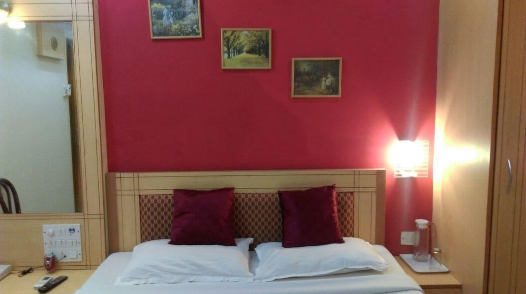 Treebo Cruz Royale Santacruz West Hotell Mumbai Eksteriør bilde