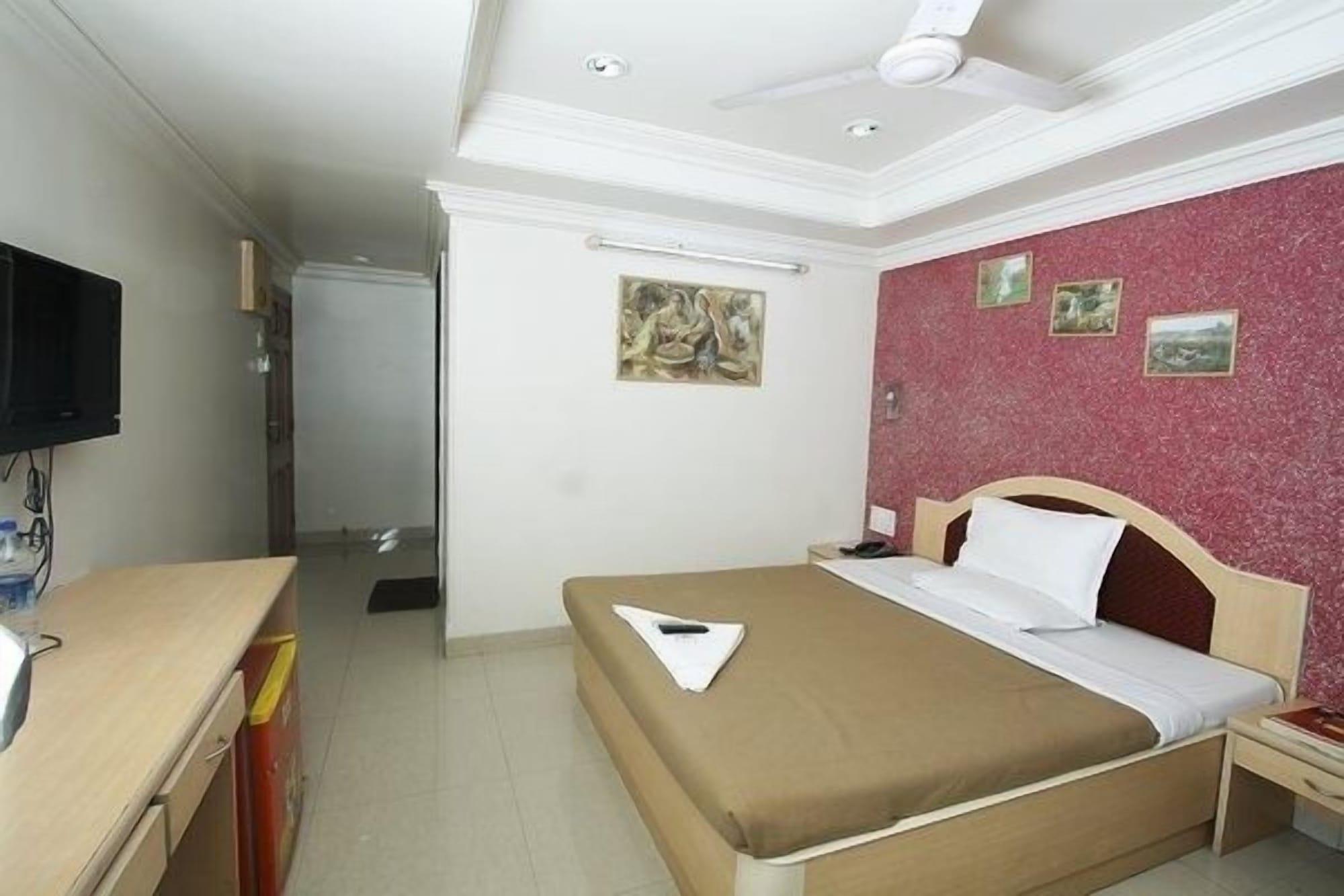 Treebo Cruz Royale Santacruz West Hotell Mumbai Eksteriør bilde