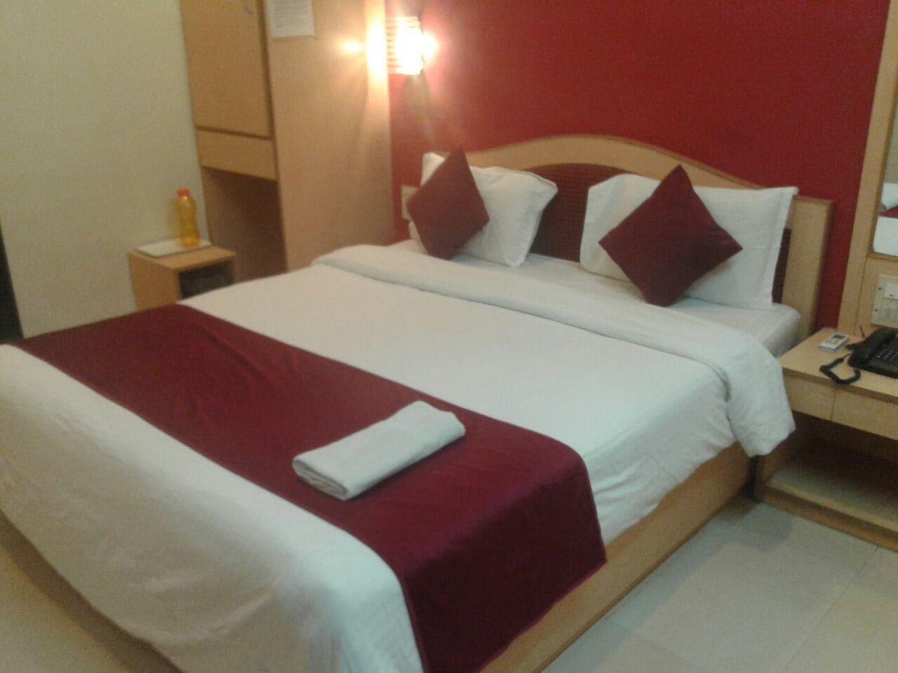 Treebo Cruz Royale Santacruz West Hotell Mumbai Eksteriør bilde